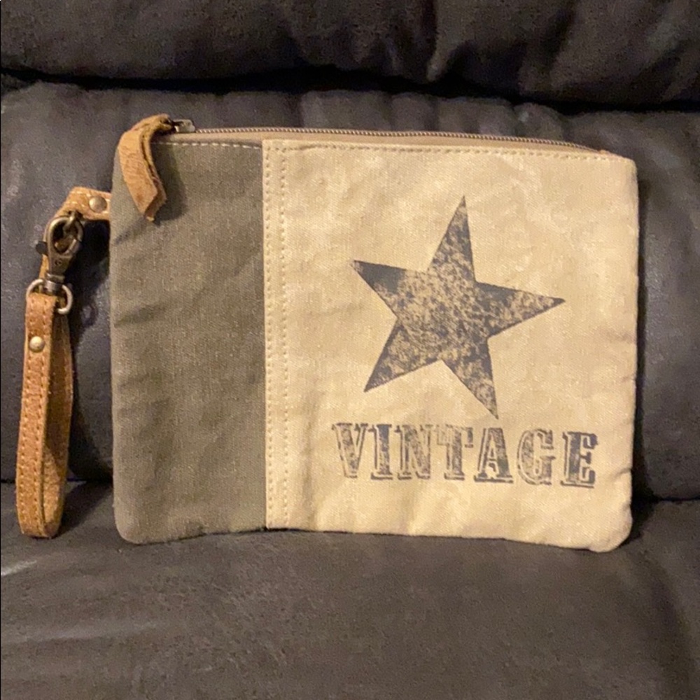 Myra Clutch/Wristlet